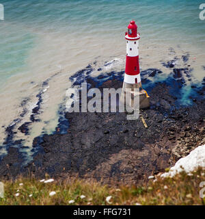 BEACHY HEAD, SUSSEX/UK - 11 maggio : il faro in bassa marea a Beachy Head nel Sussex su 11 Maggio 2014 Foto Stock