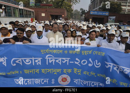 Bangladesh emittente radio terrà una manifestazione per celebrare il world radio day a Agargaon a Dhaka, nel Bangladesh. Il 13 Febbraio 2016 13 febbraio è una data proclamata dall UNESCO per festeggiare la trasmissione radio, migliorare la cooperazione internazionale tra le emittenti radio e incoraggiare i decisori a creare e fornire accesso alle informazioni attraverso la radio, comprese le radio comunitarie. Foto Stock