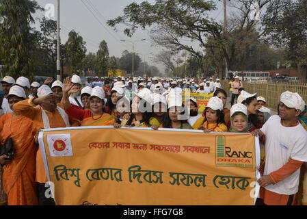 Bangladesh emittente radio terrà una manifestazione per celebrare il world radio day a Agargaon a Dhaka, nel Bangladesh. Il 13 Febbraio 2016 13 febbraio è una data proclamata dall UNESCO per festeggiare la trasmissione radio, migliorare la cooperazione internazionale tra le emittenti radio e incoraggiare i decisori a creare e fornire accesso alle informazioni attraverso la radio, comprese le radio comunitarie. Foto Stock