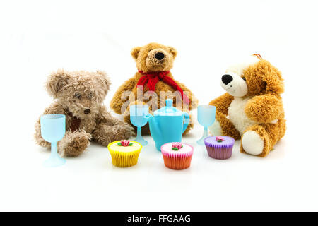 Teddy Bear Picnic su sfondo bianco Foto Stock