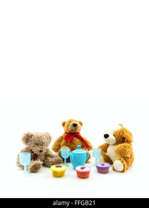 Teddy Bear Picnic su sfondo bianco Foto Stock
