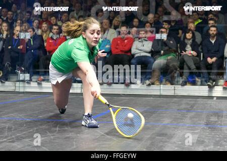 Nazionale centro squash, Manchester, Regno Unito. Xiii Febbraio, 2016. British National Squash campionati. Laura Massaro balzi in avanti per la palla. Credito: Azione Sport Plus/Alamy Live News Foto Stock