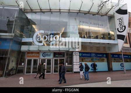 Vista generale del Centro Commerciale Capitol su Queen Street a Cardiff, nel Galles del Sud. Foto Stock