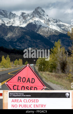 Noi Parchi Nazionali segno di chiusura in ingresso al Grand Tetons National Park in Wyoming Foto Stock