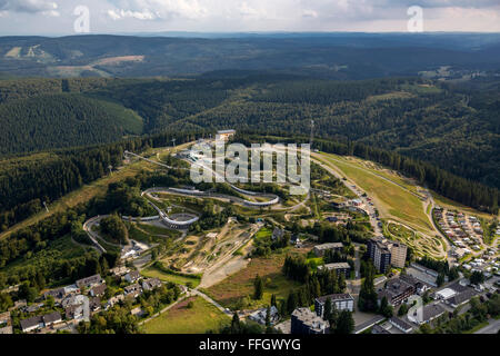 Vista aerea, Winterberg bob, VELTINS EisArena, pista di pattinaggio su ghiaccio per il luge, lo scheletro e Bob sport, sport invernali, Bob Foto Stock