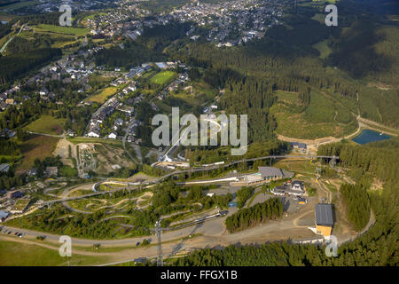 Vista aerea, Winterberg bob, VELTINS EisArena, pista di pattinaggio su ghiaccio per il luge, lo scheletro e Bob sport, sport invernali, Bob Foto Stock