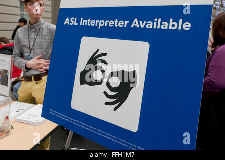 American Sign Language (ASL) segno a evento pubblico - USA Foto Stock