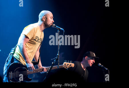 Manchester, Regno Unito. 13 feb 2016. Eseguire Millencolin al Ritz, Manchester, sul loro tour del Regno Unito 13/02/2016 Credit: Gary Mather/Alamy Live News Foto Stock