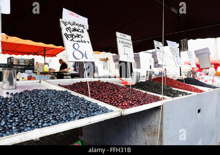 La piazza del mercato è una piazza centrale a Helsinki in Finlandia, e uno dei più famosi mercati di luoghi e attrazioni turistiche in Foto Stock