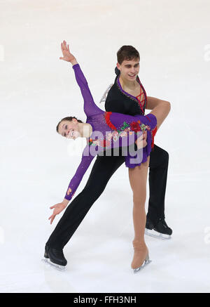 Hamar, Norvegia. Xiii Febbraio, 2016. Anna Duskova (anteriore) e Martin Bidar della Repubblica ceca competere durante le coppie breve programma di Pattinaggio di Figura a Lillehammer 2016 Inverno Olimpiadi della Gioventù in Hamar, Norvegia, il 13 febbraio, 2016. Credito: Han Yan/Xinhua/Alamy Live News Foto Stock