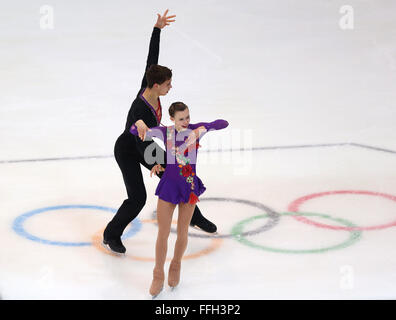 Hamar, Norvegia. Xiii Febbraio, 2016. Anna Duskova (R) e Martin Bidar della Repubblica ceca competere durante le coppie breve programma di Pattinaggio di Figura a Lillehammer 2016 Inverno Olimpiadi della Gioventù in Hamar, Norvegia, il 13 febbraio, 2016. Credito: Han Yan/Xinhua/Alamy Live News Foto Stock