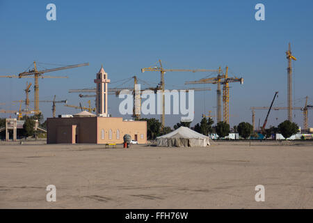 Gru oltre lo skyline del deserto Foto Stock