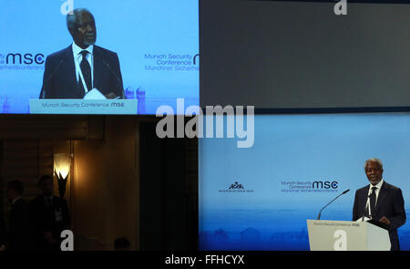 Monaco di Baviera. Xiv Feb, 2016. L ex Segretario generale dell Onu Kofi Annan offre un discorso durante la 52th in occasione della conferenza di Monaco sulla sicurezza a Monaco di Baviera, Germania, il Feb, 14, 2016. Credito: Luo Huanhuan/Xinhua/Alamy Live News Foto Stock