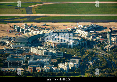 Vista aerea, aeroporto di Dusseldorf, Aeroporto Internazionale, spedizione, arrivo hall, sala partenze, grembiule, turismo, aeromobili, Foto Stock