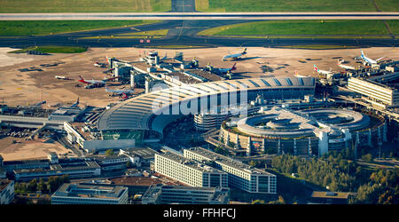 Vista aerea, aeroporto di Dusseldorf, Aeroporto Internazionale, spedizione, arrivo hall, sala partenze, grembiule, turismo, aeromobili, Foto Stock