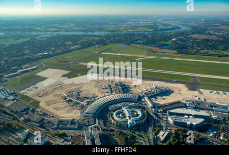 Vista aerea, aeroporto di Dusseldorf, Aeroporto Internazionale, spedizione, arrivo hall, sala partenze, grembiule, turismo, aeromobili, Foto Stock