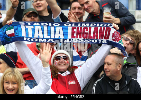 Stadio Olimpico di Roma, Italia. Xiv Feb, 2016. RBS 6 Nazioni campionati. Italia contro l'Inghilterra. Appassionati italiani in buona voce Credito: Azione Sport Plus/Alamy Live News Foto Stock