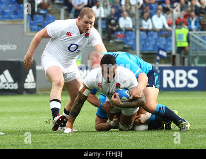 Stadio Olimpico di Roma, Italia. Xiv Feb, 2016. RBS 6 Nazioni campionati. Italia contro l'Inghilterra. Courtney Lawes a portato giù Credito: Azione Sport Plus/Alamy Live News Foto Stock