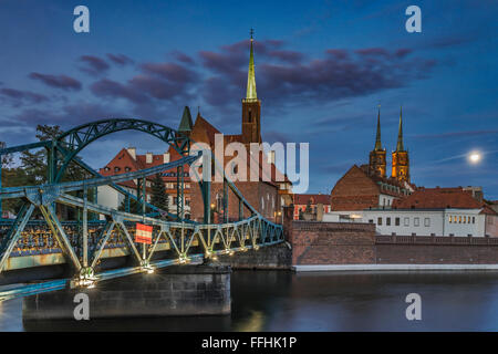 Ponte della cattedrale. Sul Duomo isola sono la chiesa a croce (sinistra) e la Cattedrale di Wroclaw (a destra), Wroclaw, Polonia, Europa Foto Stock