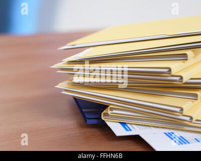 Risma di carta su una tavola di close-up Foto Stock