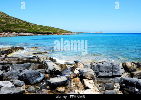 La spiaggia su isola disabitata, Creta, Grecia Foto Stock