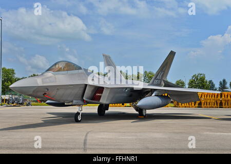 Singapore. 14 feb 2016. Display dell'antenna al Singapore Airshow 2016. US Air Force Lockheed Martin F-22 Raptor stealth fighter jet su visualizzazione statica per la prima volta al Singapore Airshow. Credito: Richard Koh/Alamy Live News Foto Stock