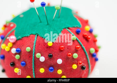 Isolato di pomodoro cuscino pin Foto Stock