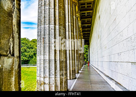 Walhalla vicino a Regensburg, affacciato sul fiume Danubio; Ruhmestempel Walhalla in der Nähe von Regensburg an der Donau Foto Stock