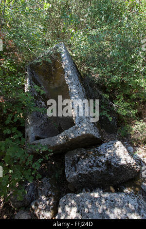 Via Licia passa alcune rovine a Phellos su Mt Fellon sopra il villaggio di Kas Antalya Turchia Foto Stock