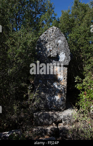 Via Licia passa alcune rovine a Phellos su Mt Fellon sopra il villaggio di Kas Antalya Turchia Foto Stock