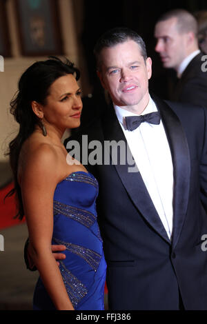 Londra, Regno Unito. 14 Febbraio, 2016. Matt Damon e Luciana Barroso assiste l'EE British Academy of Film and Television Arts (BAFTA) presso la Royal Opera House di Londra. Credito: David mbiyu/Alamy Live News Foto Stock