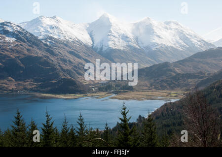 Cinque suore di kintail montagne sopra loch duich Foto Stock