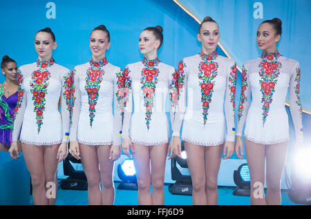 Kiev, Ucraina - 1 Settembre 2013: Team di Ucraina, il bronzo medallist del gruppo apparecchiatura finale concorso della XXXII Rhythmic Gymnastics World Championship a Kiev Foto Stock