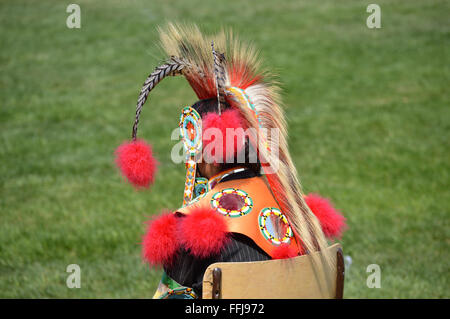 Nativo di POWWOW giorno di graduazione celebrazione, Università di Saskatchewan, usura tradizionale Foto Stock