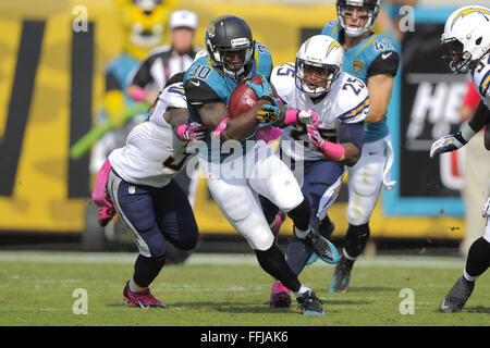 20 ott. 2013 - Jacksonville, FL, Stati Uniti - Jacksonville Jaguars running back Jordan Todman (30) durante un gioco di NFL contro i San Diego Chargers al campo EverBank su Ott. 20, 2013 a Jacksonville, in Florida. San Diego ha vinto 24-6...ZUMA PREMERE/ Scott A. Miller (credito Immagine: © Scott A. Miller via ZUMA filo) Foto Stock