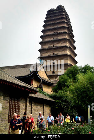 Pechino, Cina. Il 18 giugno, 2015. Foto scattata a giugno 18, 2015 mostra la Pagoda Xiaoyan presso il monastero Jianfu a Xi'an, capitale della Cina nord-occidentale della provincia di Shaanxi. La Pagoda fu costruito nell'anno di 707 della Dinastia Tang. © Wang Song/Xinhua/Alamy Live News Foto Stock