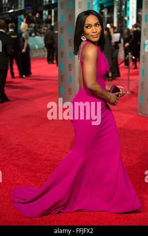 Londra, Regno Unito. 14 Febbraio, 2016. L'attrice Angela Bassett arriva al EE British Academy Film Awards, premi BAFTA, presso la Royal Opera House di Londra, Inghilterra, il 14 febbraio 2016. Credito: dpa picture alliance/Alamy Live News Foto Stock