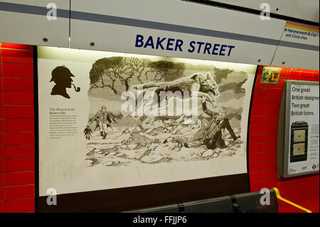 Un poster di Sherlock Holmes story " segugi di Baskerville' nella metro di Baker Street, Londra, Regno Unito. Foto Stock