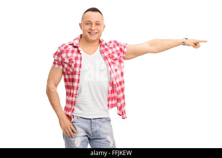 Giovane uomo in una camicia a scacchi rivolta a destra con la sua mano isolati su sfondo bianco Foto Stock