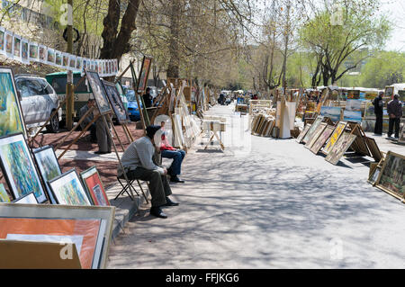 Arte in vendita al vernissage open-air mercatino delle pulci, Yerevan, Armenia Foto Stock