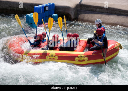 Sport Acquatici presso la Cardiff International White Water Centre Foto Stock