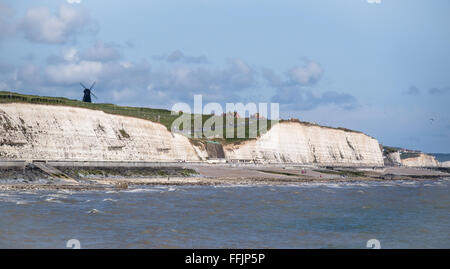 ROTTINGDEAN, EAST SUSSEX/UK - 24 maggio : Rottingdean Nero Soprabito Mulino a vento vicino a Brighton in East Sussex England su 24 Maggio 2014 Foto Stock