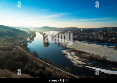 L'Europa, la Germania, la zona della Ruhr, vista da Berger monumento sulla collina di Hohenstein in Witten al fiume Ruhr. Foto Stock