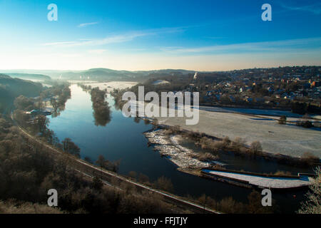 L'Europa, la Germania, la zona della Ruhr, vista da Berger monumento sulla collina di Hohenstein in Witten al fiume Ruhr. Foto Stock