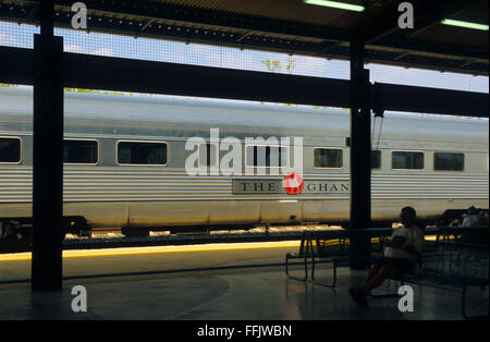 Australia, Northern Territory, stazione ferroviaria di Alice Springs, treno Ghan Foto Stock