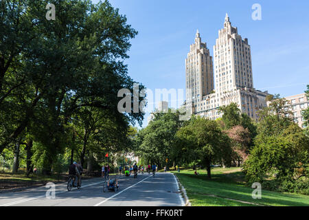 ​MANHATTAN, NEW YORK - 19 settembre: Vista al San Remo Building e Central Park il 19 settembre 2015. Il Central Park Foto Stock