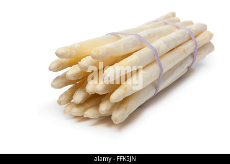 Bundle di bianco di asparagi freschi isolati su sfondo bianco Foto Stock