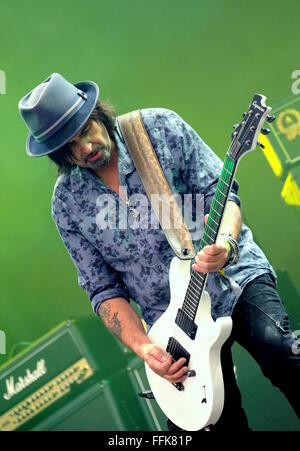 Festival di Glastonbury, Somerset, 26 giugno 2015, UK. Il chitarrista dei Motorhead performing live con Ian Lemmy Kilmister Foto Stock