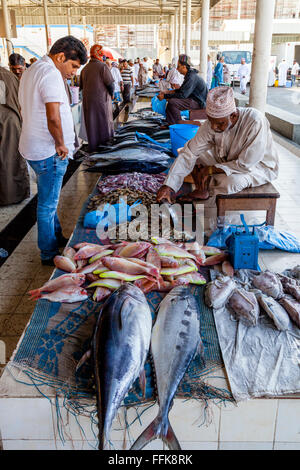 Il mercato del pesce a Muttrah, Moscato, il sultanato di Oman Foto Stock