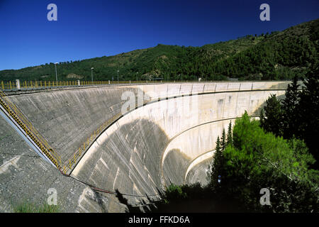 Italia, Basilicata, Appennino Lucano Parco Nazionale Val d'Agri, Lago di Pertusillo, diga Foto Stock